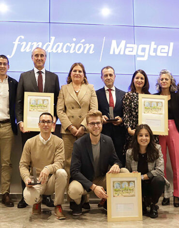 Foto de grupo de premiados Fundación Magtel 2022